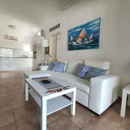 Holiday home 2 Bedroom Next Yumbo Center. Free Parking